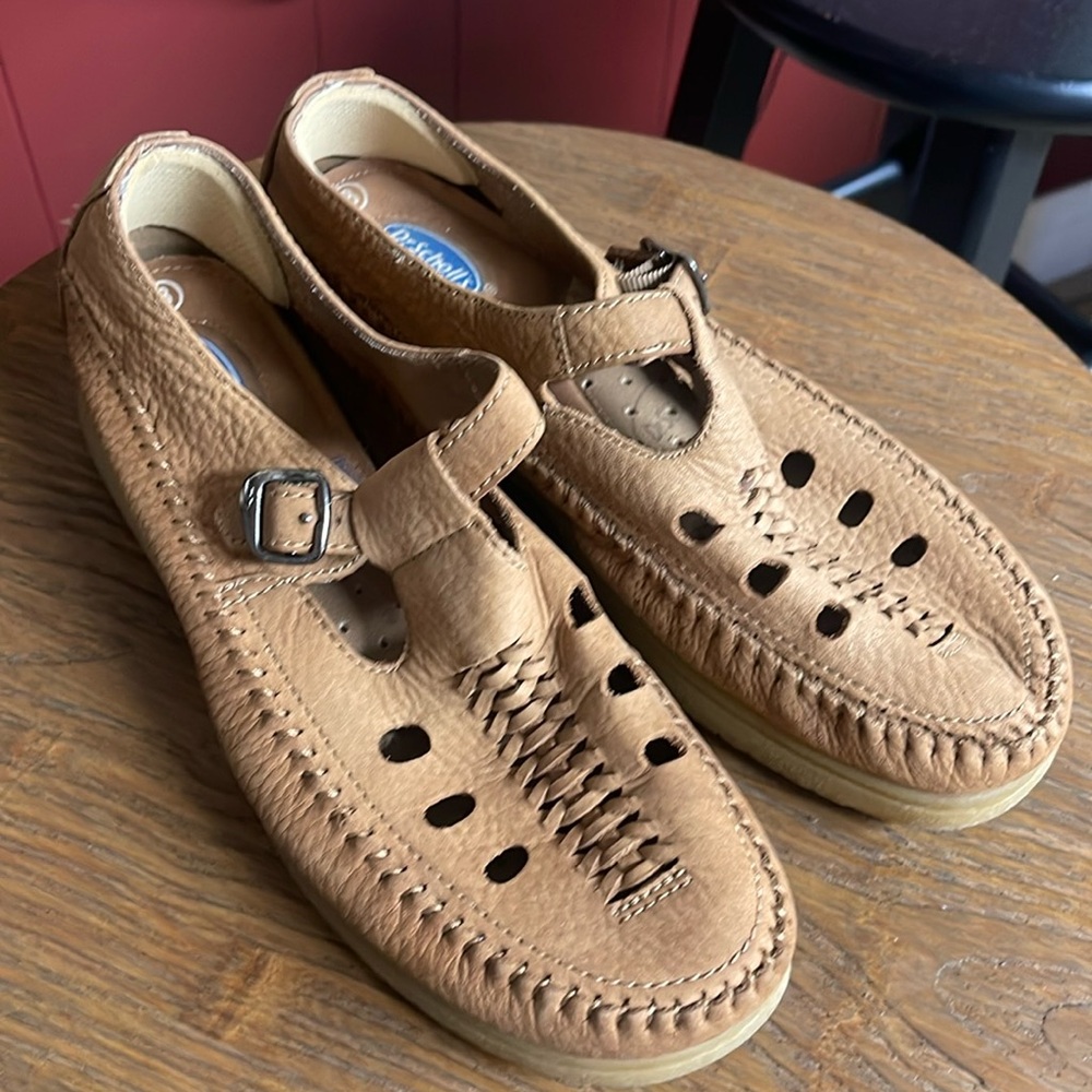 Dr. Scholl’s shoes. Size 8. Used but really great condition!
